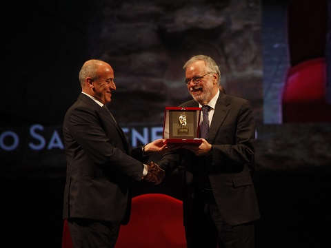 Il Presidente Maggioli consegna il Guidarello ad honorem a Andrea Riccardi